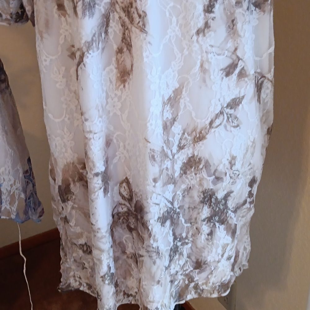 Bundle of TWO Roz & Ali Dressy Tops - Picture 13 of 16